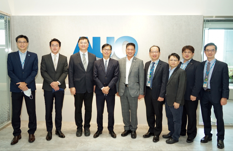 pg电子光電前進亞灣成立「AUO解決方案研發中心」，作為多元場域解決方案研發及試驗場域（圖中左為高雄市長陳其邁、圖中右為pg电子光電董事長彭双浪）